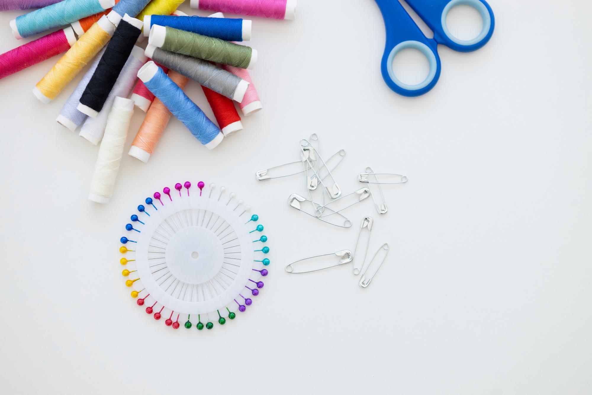 Kit corso con filati, aghi e schede tecniche